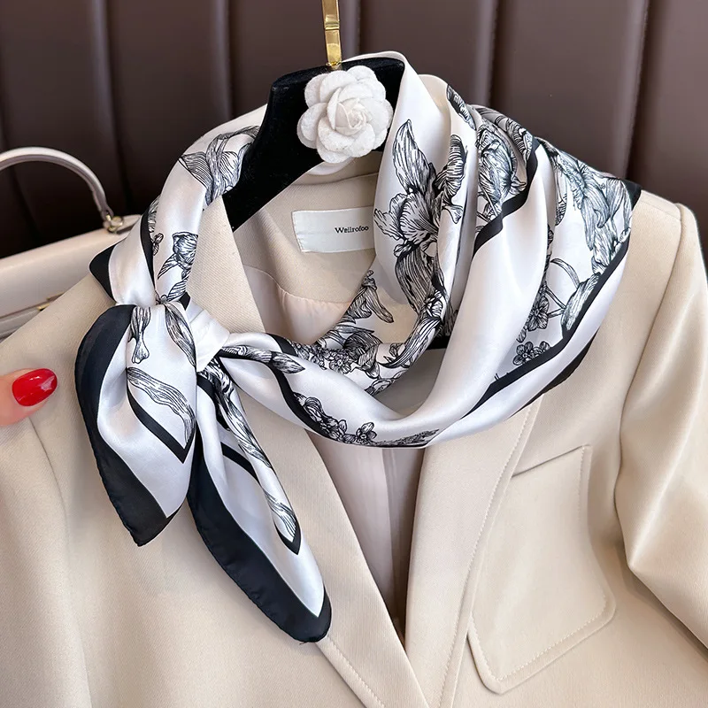 Foulard Quadrato di Lusso 70x7 - Luxury Bags China recensione e prezzo