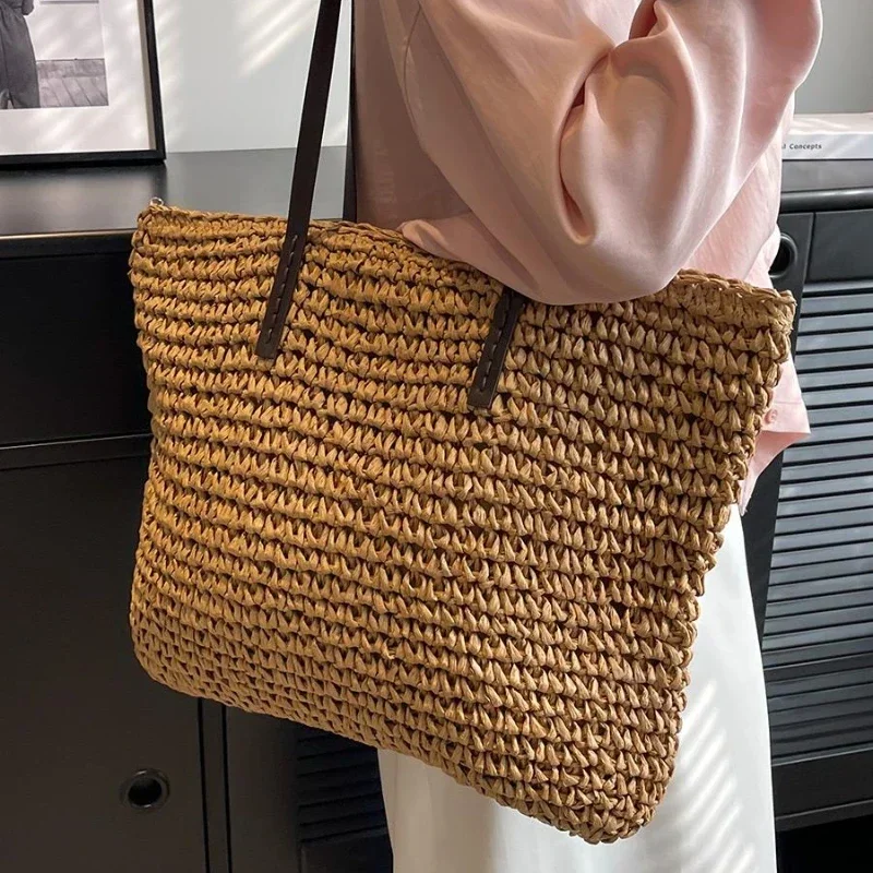 Borsa a tracolla dal design di - Luxury Bags On Sales recensione e prezzo